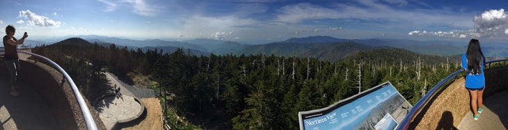 SM-Pano-ClingmansDome_FlickrToddVanHoosear_1000 Panorama up on top of the tower on Clingmans Dome