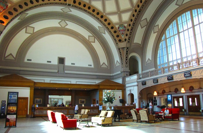 ChattanoogaChooChooHotel-Lobby_FlickrLondonLooks_700 Lobby of the Chattanooga Choo Choo Hotel