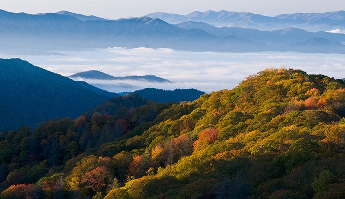 Smoky-mountains-autumn_Dollar_680 The Smoky Mountains in autumn